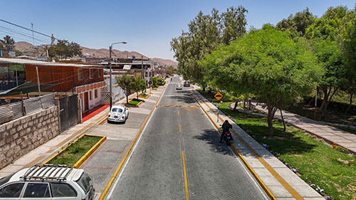 The new campus for the National University of San Agustín in El Pedregal, Majes, contains well-equipped classroom, laboratories, a library and research space. In the photo above, the road infrastructure projected included roadway resurfacing, drainage improvements, signage upgrades, new sidewalks and green spaces. 