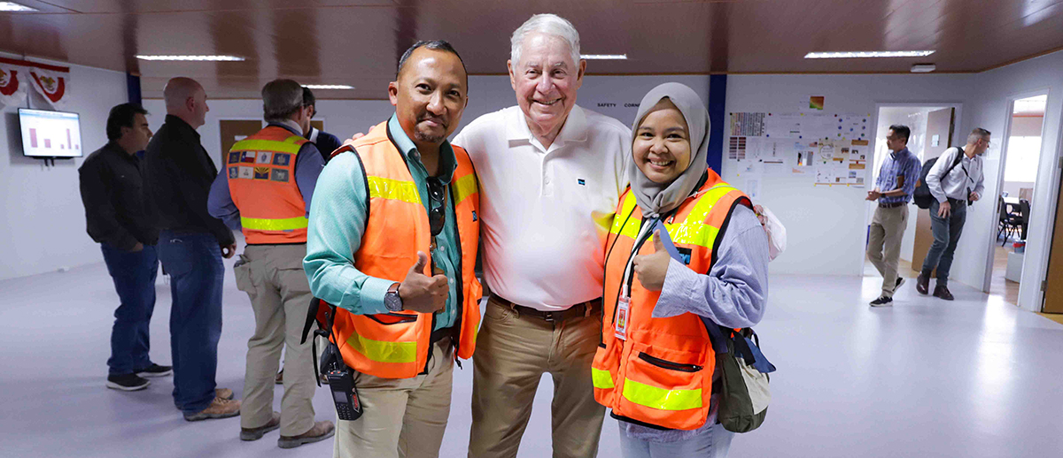 FCX's Chairman and CEO visits with colleages at our Manyar smelter project near Surabaya, Indonesia.